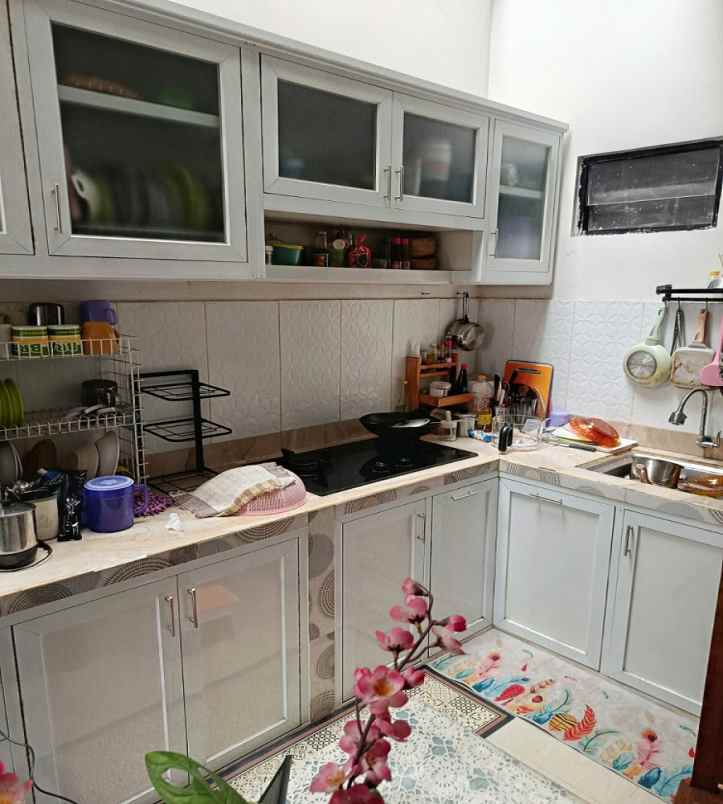 dijual rumah jl taman anyelir 3 kel