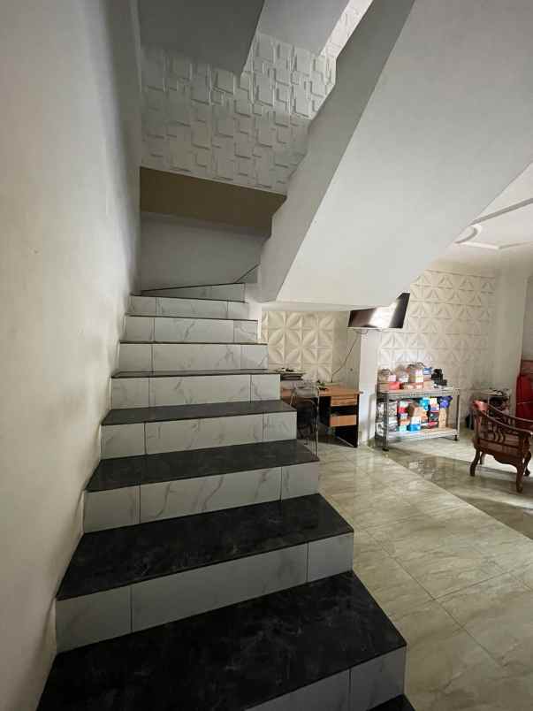 dijual rumah jl tanjung meruya selatan