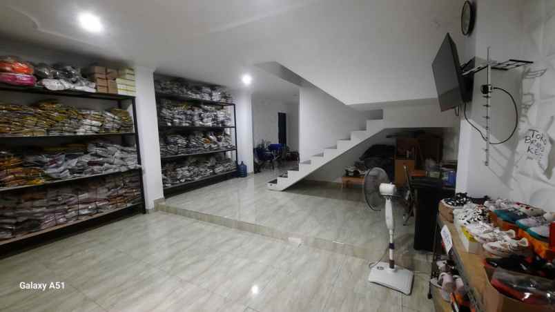 dijual rumah jl tanjung meruya selatan