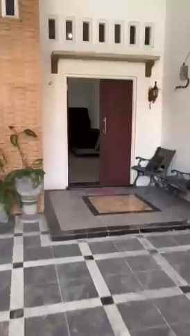 dijual rumah karang asem