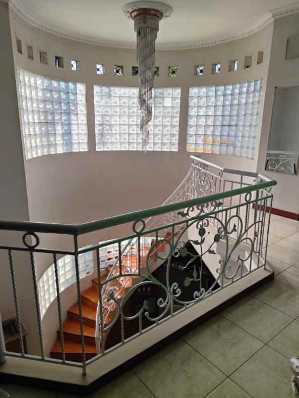 dijual rumah kebraon