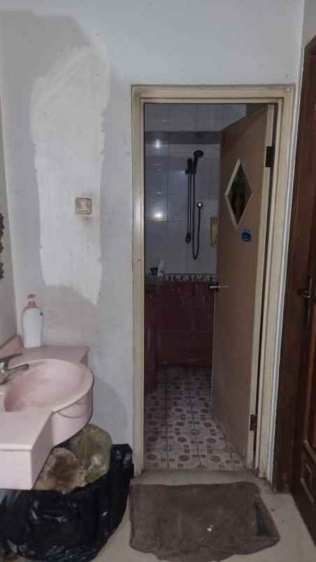 dijual rumah kebraon