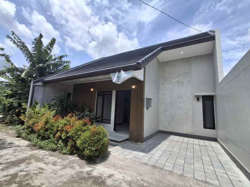 dijual rumah kedulan tirtomartani