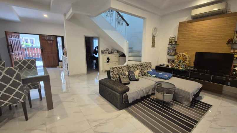 dijual rumah kelapa gading