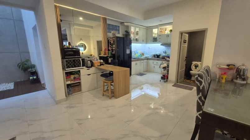 dijual rumah kelapa gading