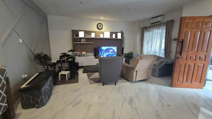 dijual rumah kelapa gading