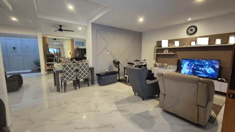 dijual rumah kelapa gading