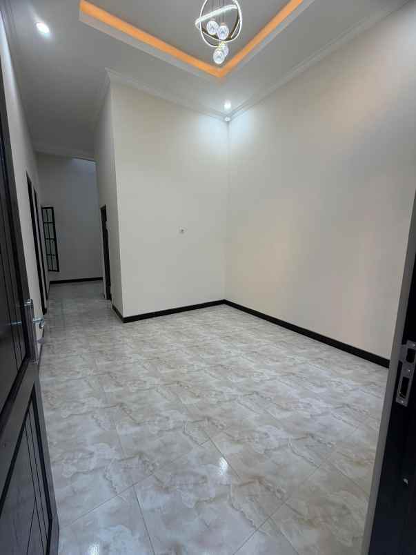 dijual rumah kemlaten sawah