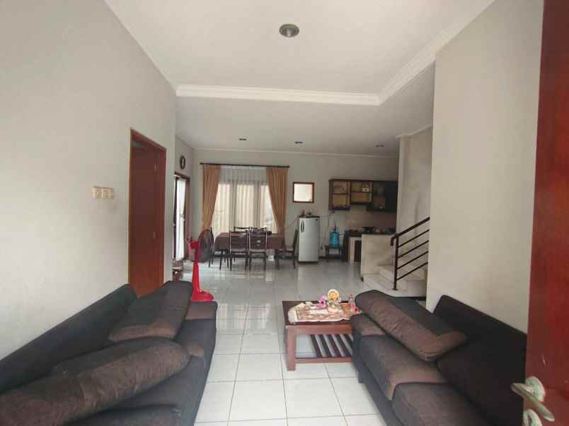 dijual rumah ketintang