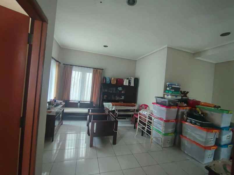 dijual rumah ketintang