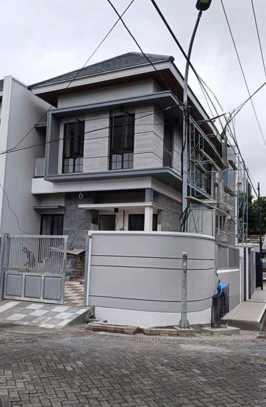 dijual rumah klampis