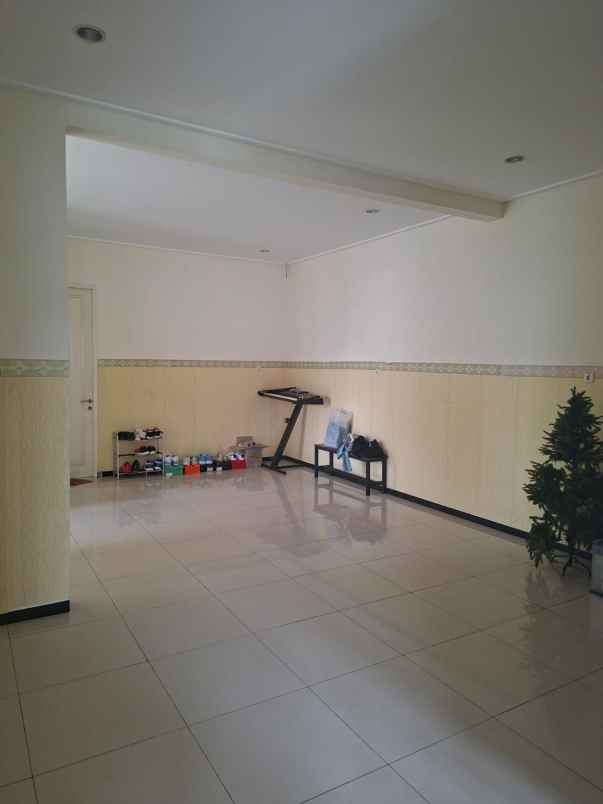 dijual rumah klampis aji