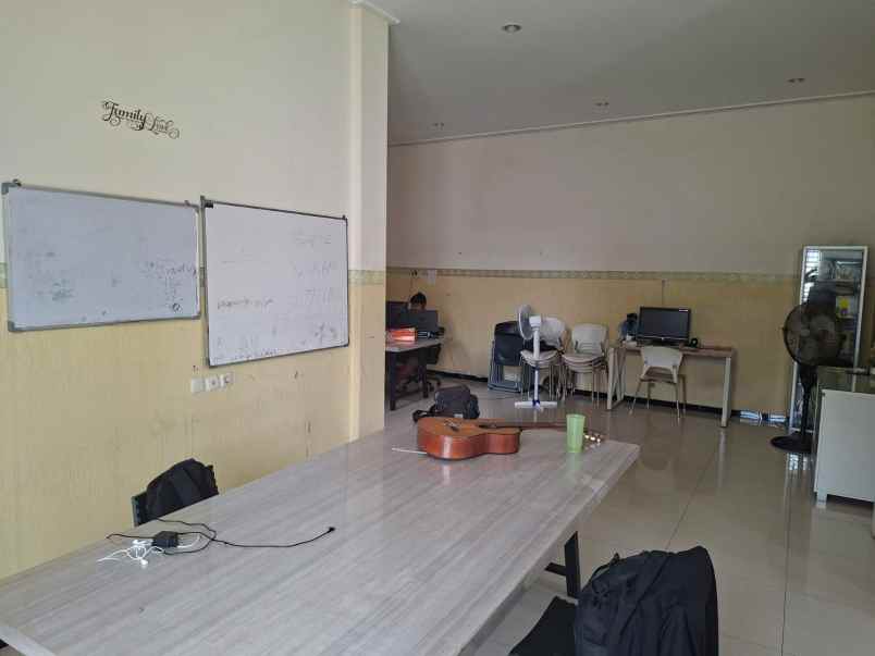 dijual rumah klampis aji