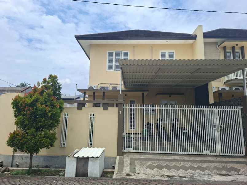 dijual rumah klampis aji