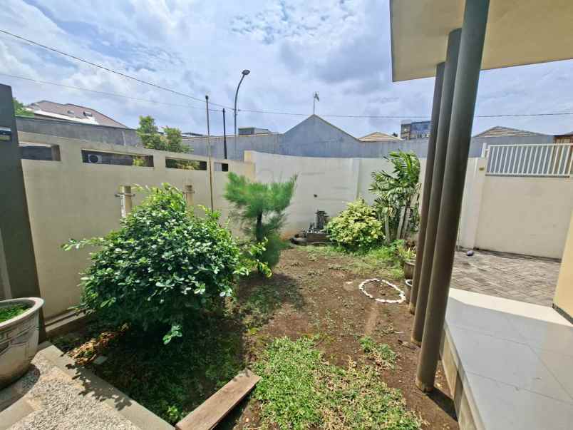 dijual rumah klampis aji