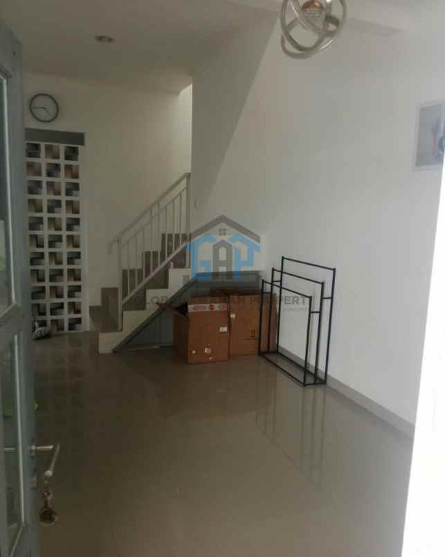 dijual rumah klasik modern siap huni lingkungan asri