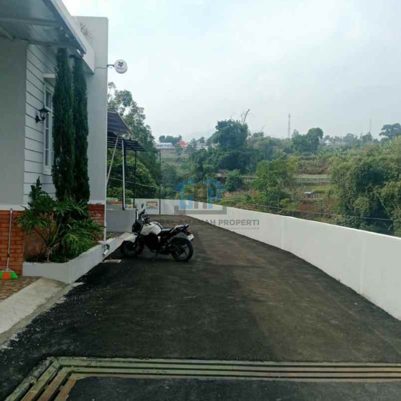 dijual rumah klasik modern siap huni lingkungan asri