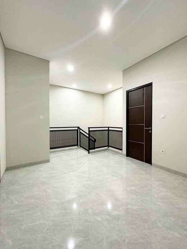 dijual rumah klender duren sawit