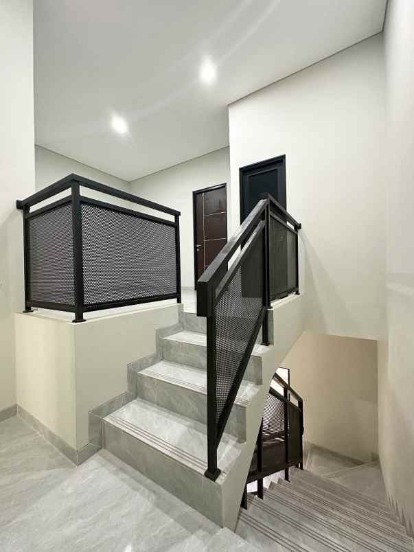 dijual rumah klender duren sawit