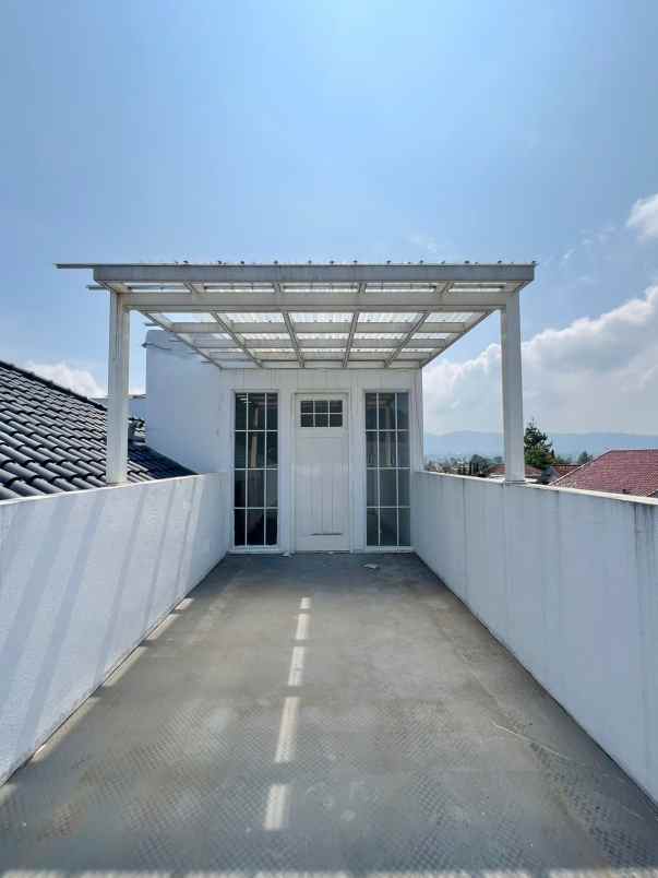 dijual rumah komplek balista cikole lembang
