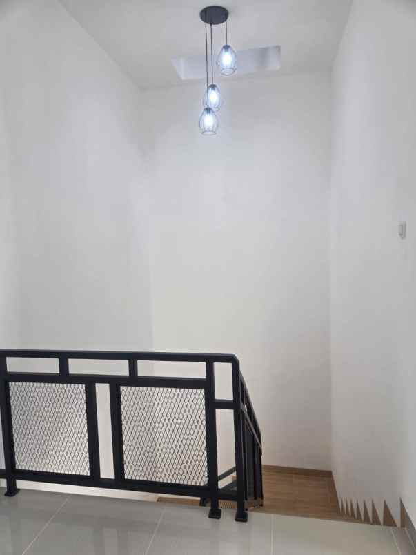 dijual rumah komplek bukit nusa indah