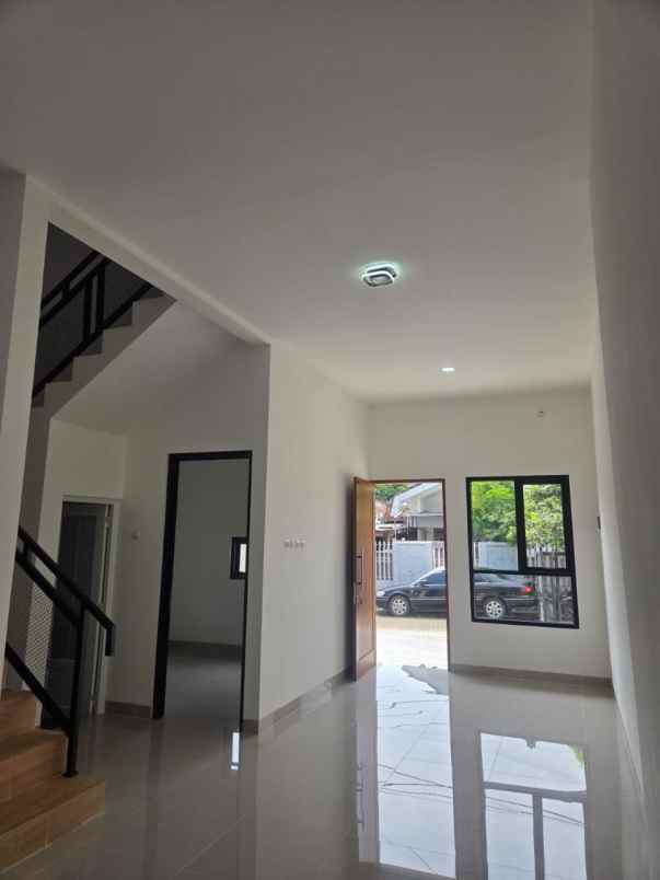 dijual rumah komplek bukit nusa indah