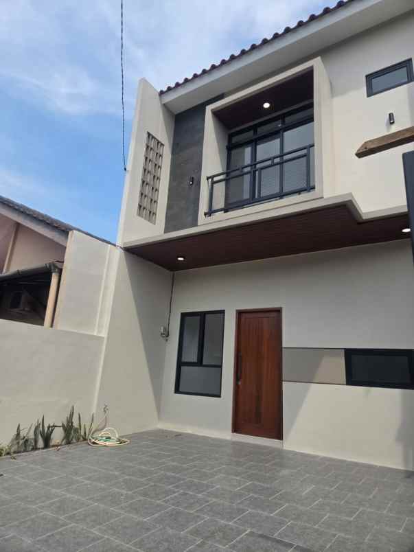 dijual rumah komplek bukit nusa indah