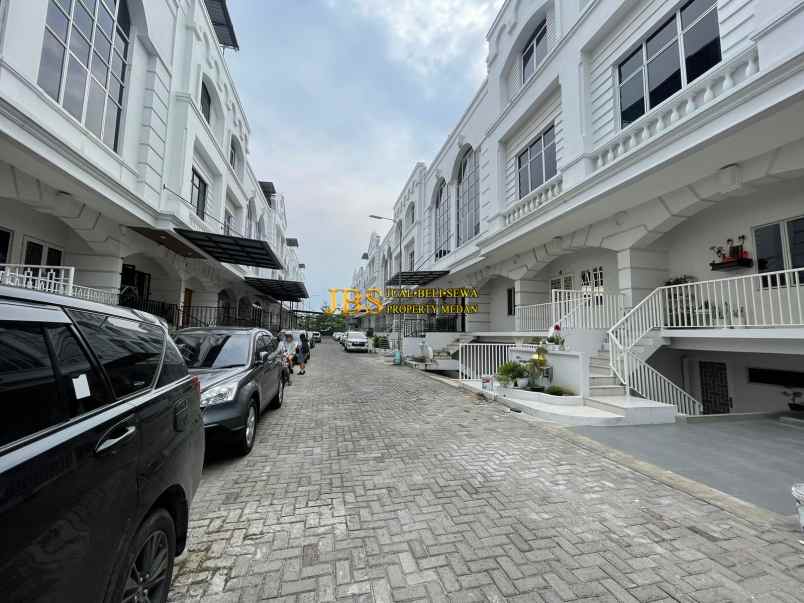 dijual rumah komplek cemara asri