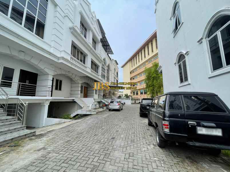 dijual rumah komplek cemara asri
