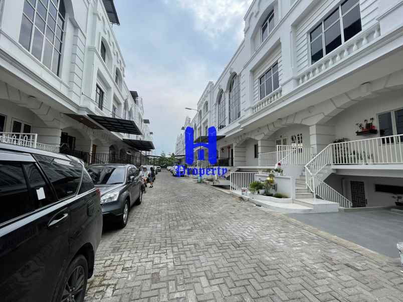 dijual rumah komplek cemara asri