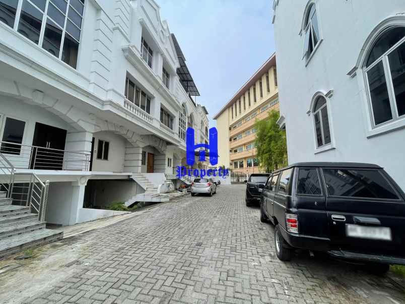 dijual rumah komplek cemara asri