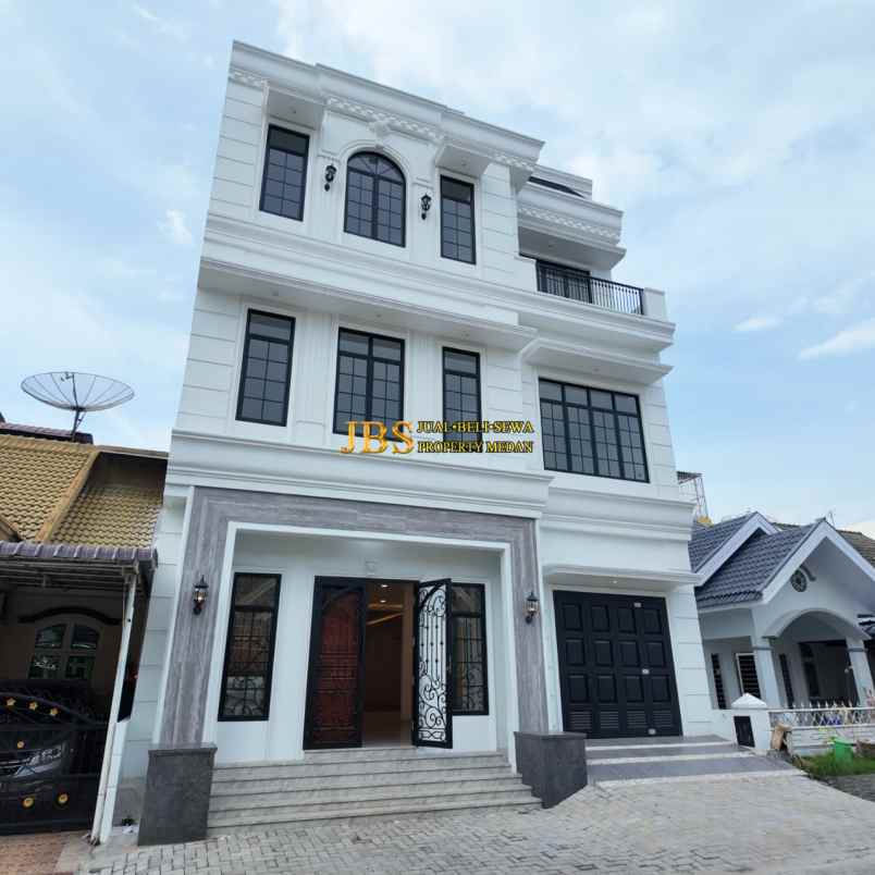 dijual rumah komplek cemara hijau