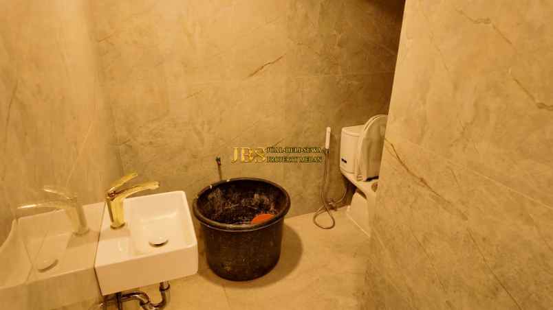 dijual rumah komplek cemara hijau