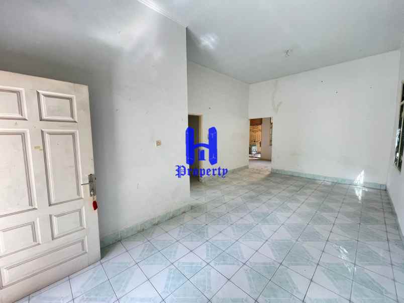 dijual rumah komplek cemara hijau