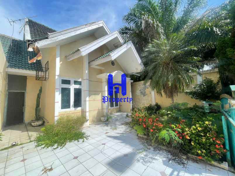 dijual rumah komplek cemara hijau