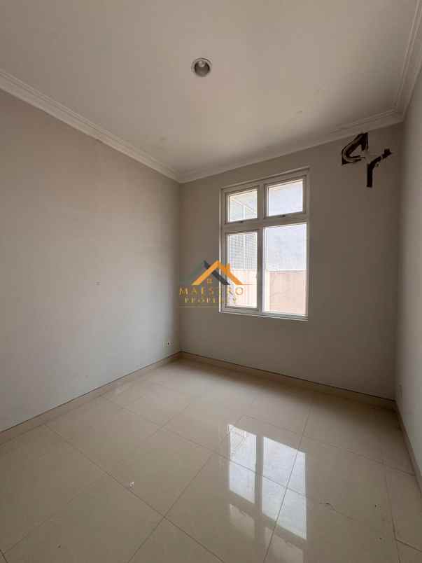 dijual rumah komplek citraland gama