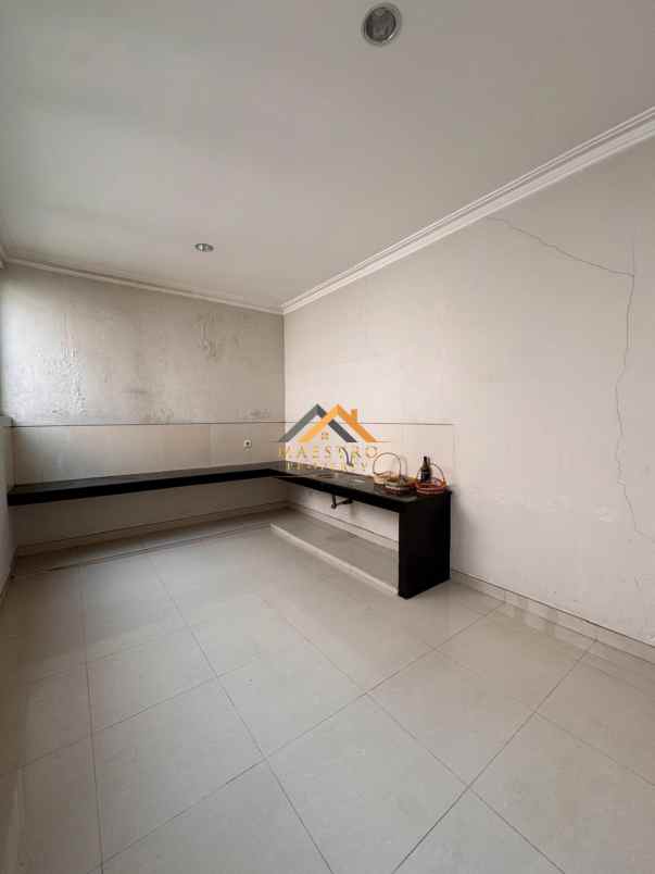 dijual rumah komplek citraland gama