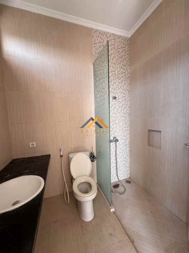 dijual rumah komplek citraland gama