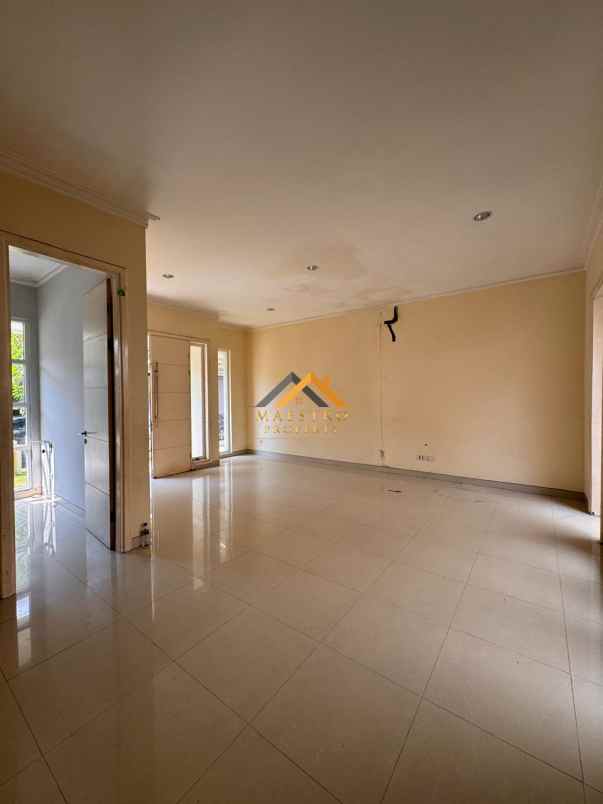 dijual rumah komplek citraland gama