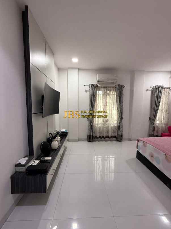 dijual rumah komplek evergreen jalan