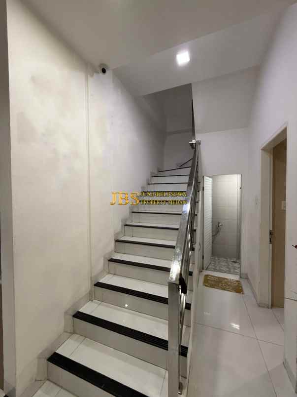 dijual rumah komplek evergreen jalan