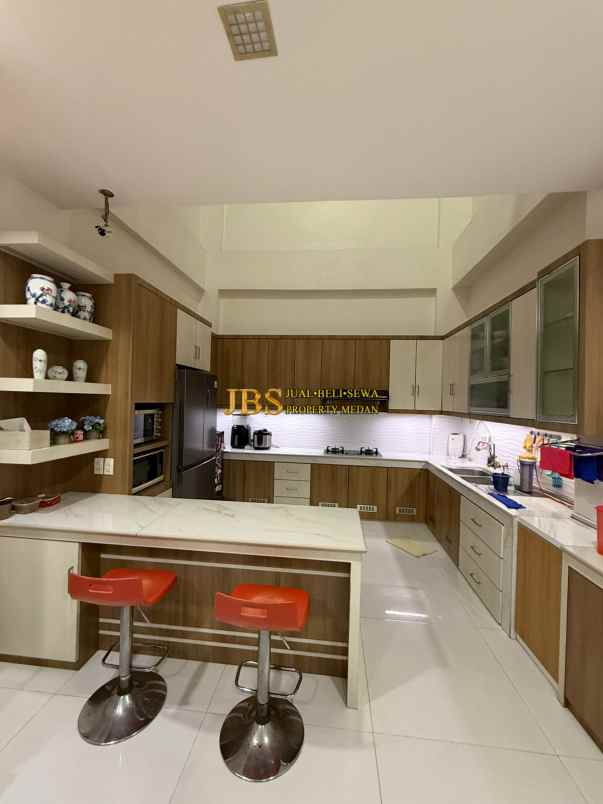 dijual rumah komplek evergreen jalan