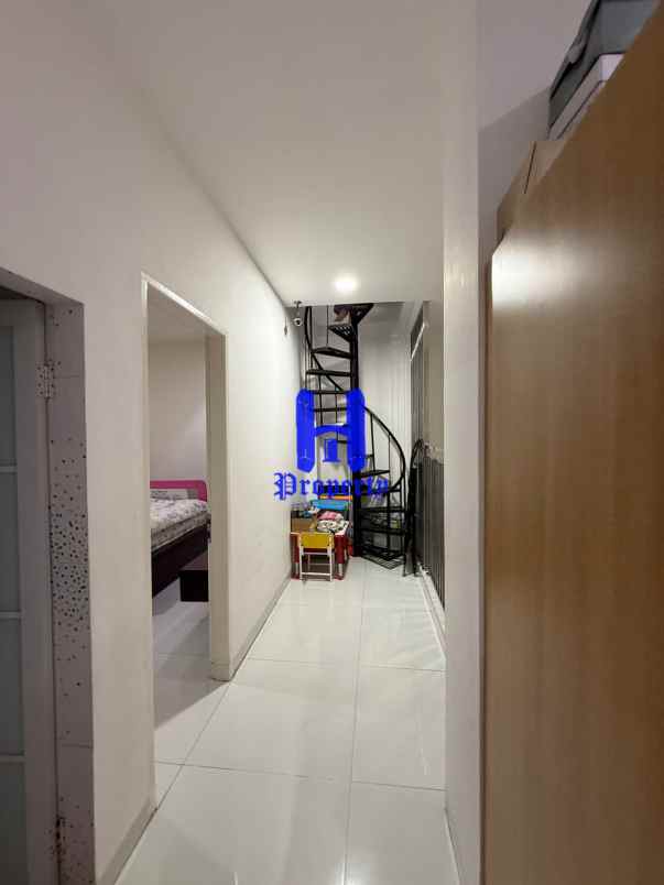 dijual rumah komplek evergreen jalan