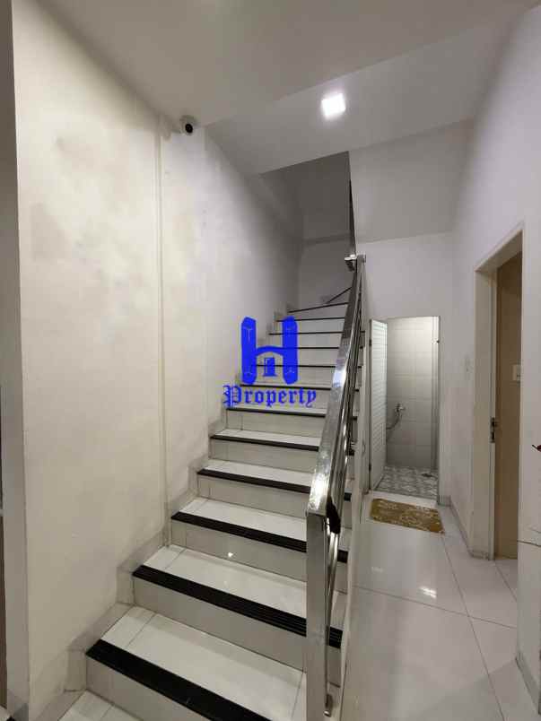 dijual rumah komplek evergreen jalan