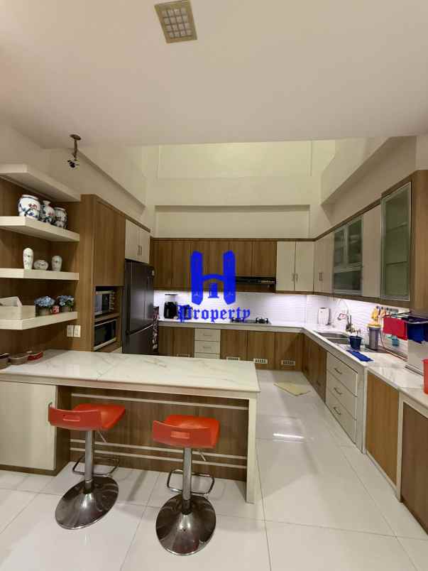 dijual rumah komplek evergreen jalan