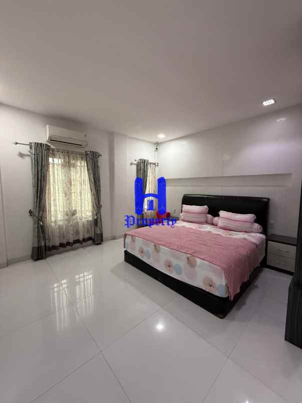 dijual rumah komplek evergreen jalan