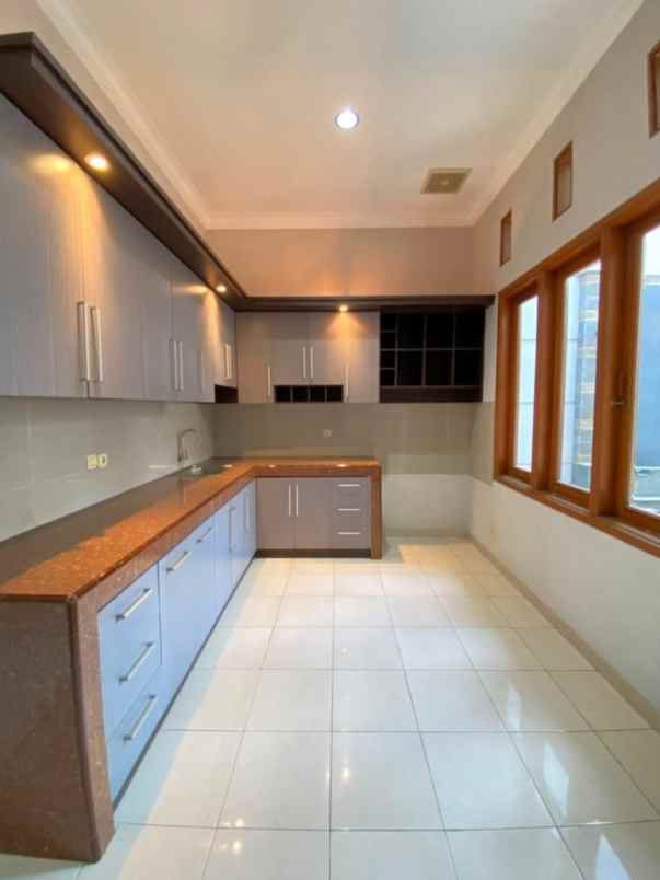 dijual rumah komplek kavling marinir