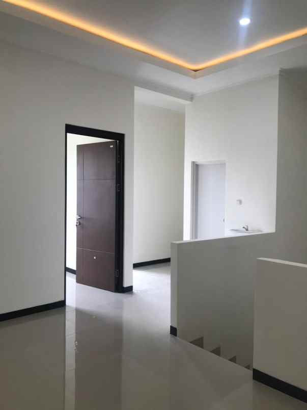 dijual rumah komplek mustika residence