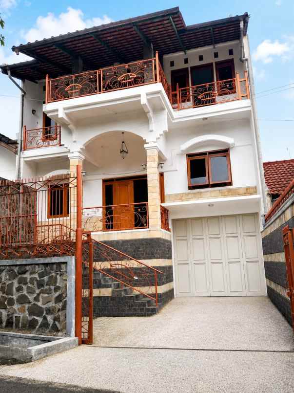 dijual rumah komplek pondok hijau