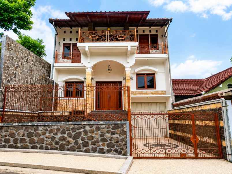 dijual rumah komplek pondok hijau